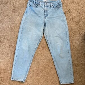Levi’s Women’s Size 30 High Waisted Mom Jean Light Blue Straight/Skinny Leg